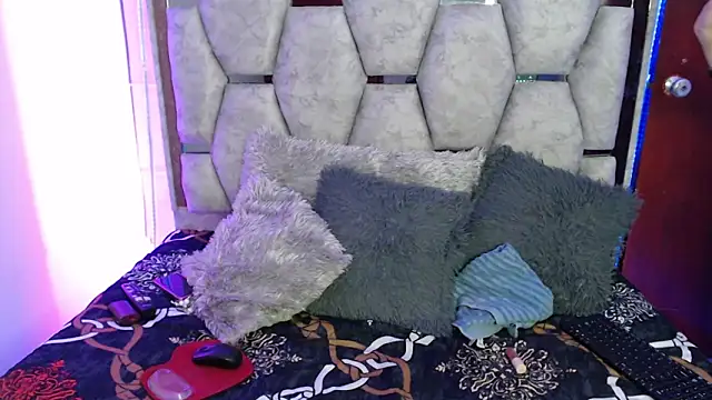 AnalyMilles online show from 12/04/25, 12:20