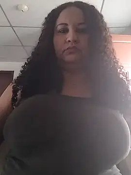 Snapshot of MEYBELLATINA chatting on 10/10/25, 08:42 MEYBELLATINA online show from 10/10/25, 08:42