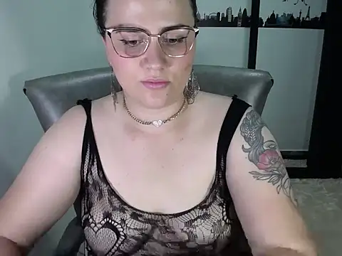 april ass online show from 03/06/26, 08:37