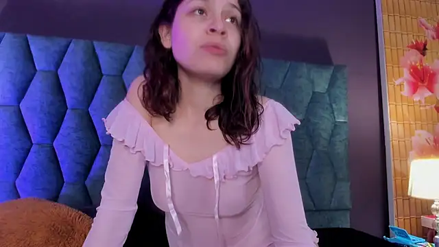 Snapshot of sophie_blaake chatting on 06/30/26, 03:28 sophie blaake online show from 06/30/26, 03:28