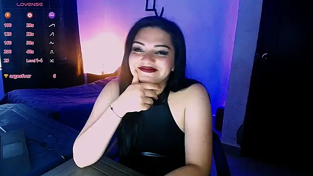 zoe barclay online show from 10/13/25, 01:56