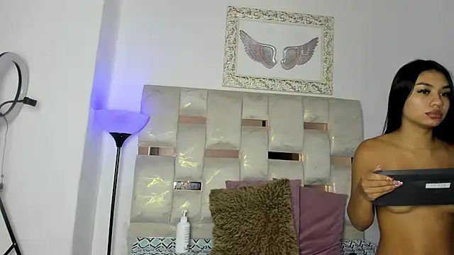 Nyra 18 online show from 11/27/25, 01:50