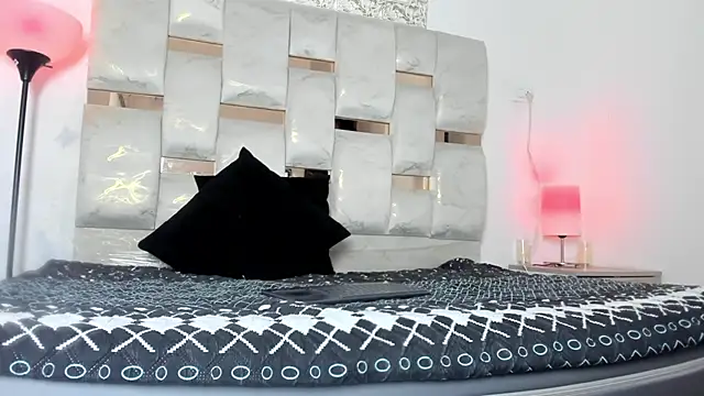 Nyra 18 online show from 11/14/25, 08:18