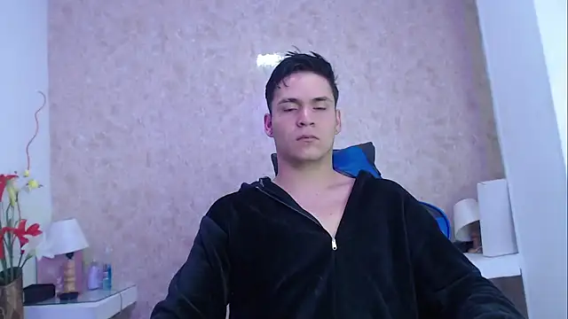 Snapshot of Aaron_Foxxx chatting on 09/30/25, 01:06 Aaron Foxxx online show from 09/30/25, 01:06