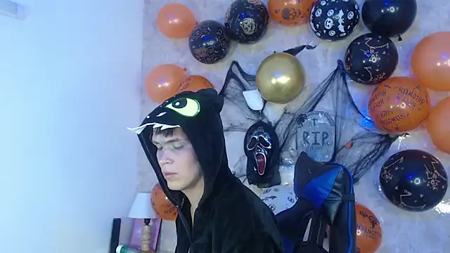 Aaron Foxxx online show from 10/28/25, 01:43