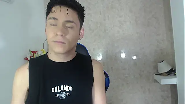 Snapshot of Aaron_Foxxx chatting on 10/04/25, 11:56 Aaron Foxxx online show from 10/04/25, 11:56