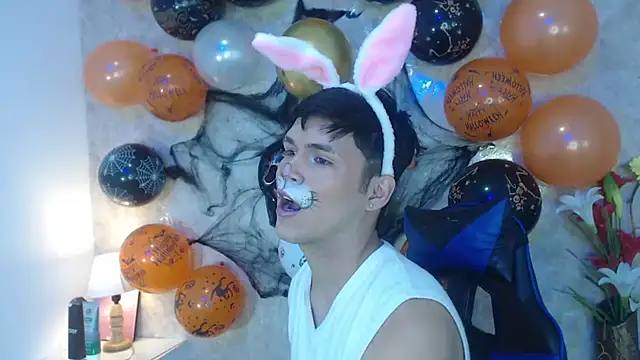 Aaron Foxxx online show from 10/25/25, 01:45