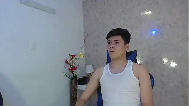 Snapshot of Aaron_Foxxx chatting on 10/05/25, 08:54 Aaron Foxxx online show from 10/05/25, 08:54