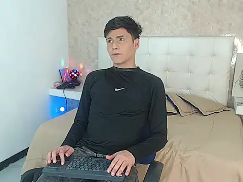 Aaron Foxxx online show from 12/15/25, 09:53