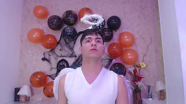 Aaron Foxxx online show from 10/31/25, 01:41