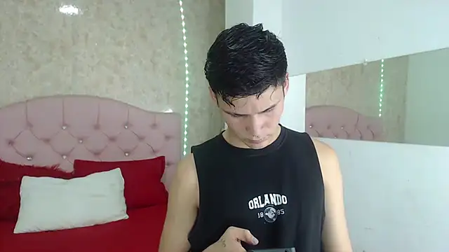 Aaron Foxxx online show from 12/04/25, 09:25