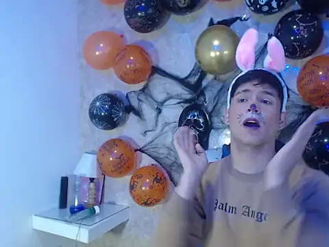 Aaron Foxxx online show from 10/27/25, 01:34