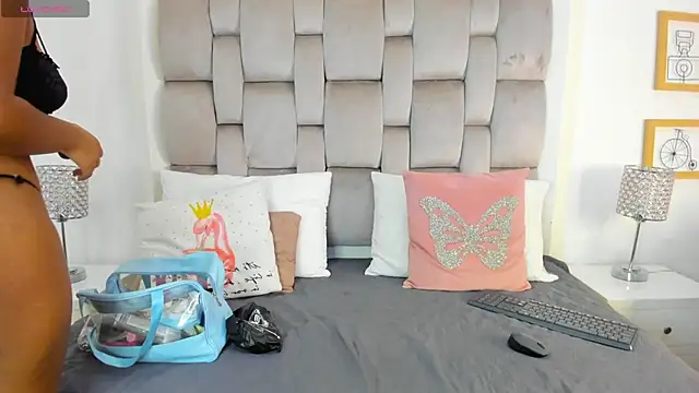 ChikiBom28 online show from 10/23/25, 07:34