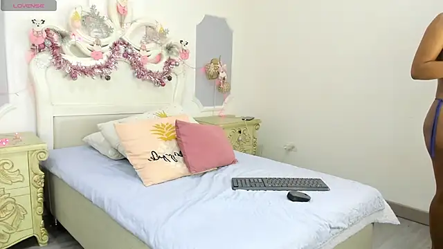 ChikiBom28 online show from 11/30/25, 08:53