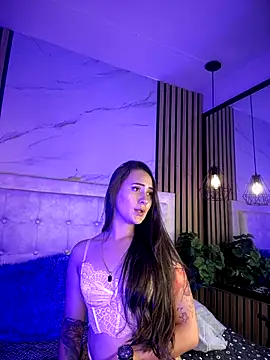 Snapshot of Honey_noir chatting on 12/19/25, 07:05 Honey noir online show from 12/19/25, 07:05