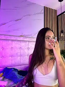 Snapshot of Honey_noir chatting on 01/13/26, 07:18 Honey noir online show from 01/13/26, 07:18