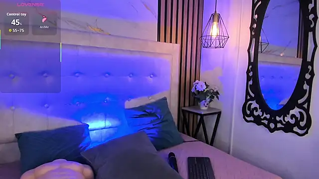 Honey noir online show from 11/15/25, 07:07