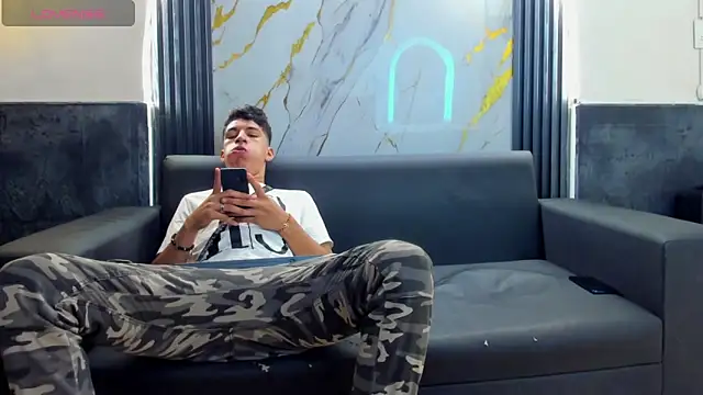 Stiben boy online show from 12/15/25, 12:22