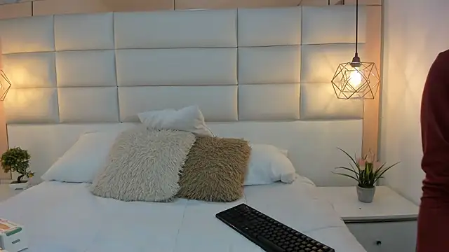 Megane whitte online show from 11/24/25, 08:09