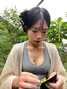 Snapshot of -mayhan11 chatting on 10/26/25, 03:51 -mayhan11 online show from 10/26/25, 03:51