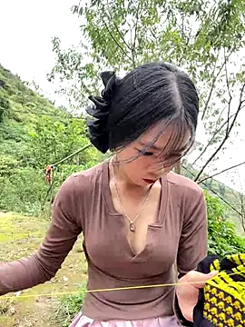 Snapshot of -mayhan11 chatting on 10/19/25, 03:42 -mayhan11 online show from 10/19/25, 03:42