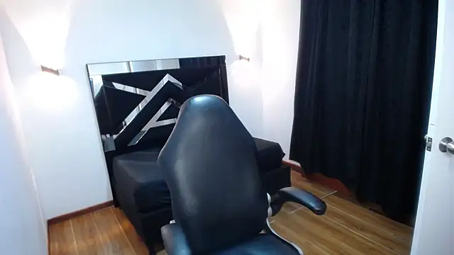 MarianaRojas  online show from 01/07/26, 04:39