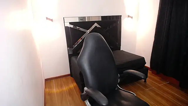 MarianaRojas  online show from 12/23/25, 06:34