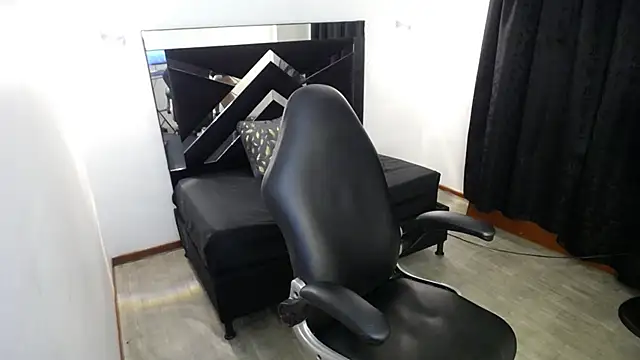 MarianaRojas  online show from 02/01/26, 06:50