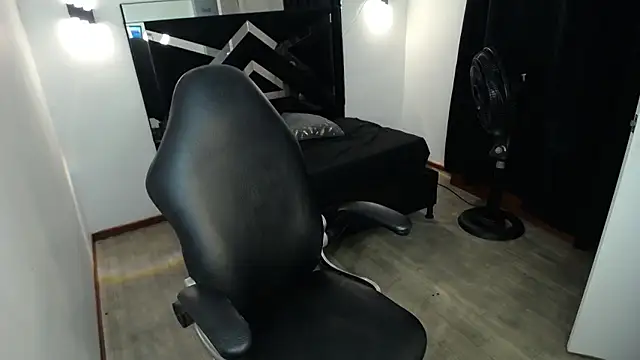 MarianaRojas  online show from 05/08/26, 03:32