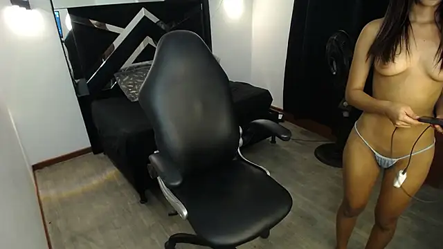 MarianaRojas  online show from 05/20/26, 05:48