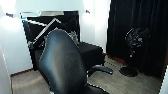 MarianaRojas  online show from 06/15/26, 02:12