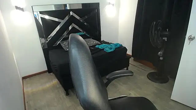 MarianaRojas  online show from 06/21/26, 06:30