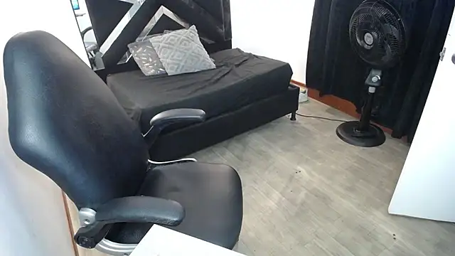 MarianaRojas  online show from 05/19/26, 07:26