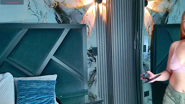 LexyRooss online show from 11/19/25, 07:03