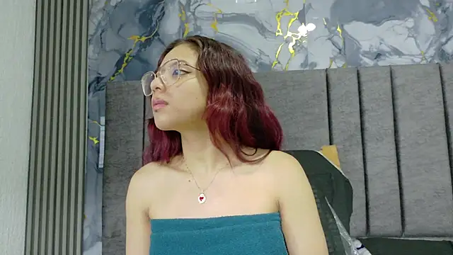 Snapshot of Abrilmirren chatting on 09/28/25, 11:28 Abrilmirren online show from 09/28/25, 11:28