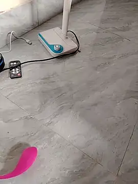 Quynhbabysexy online show from 10/21/25, 06:57