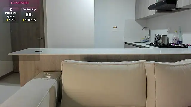 Snapshot of val69_ chatting on 11/02/25, 11:43 val69  online show from 11/02/25, 11:43