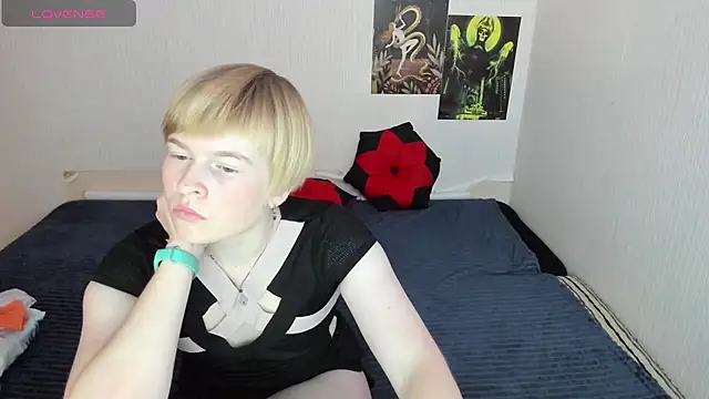 Cattie w  online show from 11/04/25, 01:20