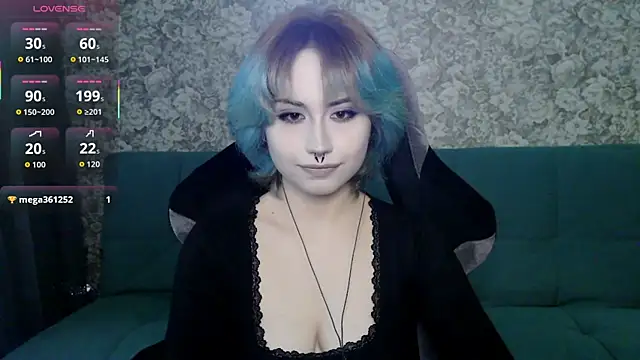 Snapshot of LeisaHopperstad chatting on 04/20/26, 02:18 LeisaHopperstad online show from 04/20/26, 02:18