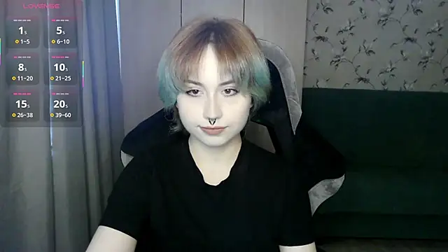 Snapshot of LeisaHopperstad chatting on 05/18/26, 12:21 LeisaHopperstad online show from 05/18/26, 12:21