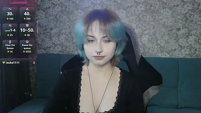Snapshot of LeisaHopperstad chatting on 04/21/26, 02:12 LeisaHopperstad online show from 04/21/26, 02:12
