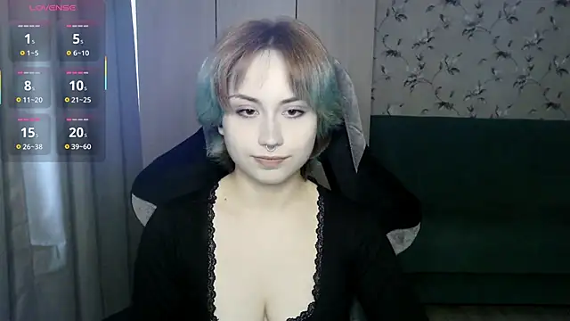 Snapshot of LeisaHopperstad chatting on 05/15/26, 12:25 LeisaHopperstad online show from 05/15/26, 12:25