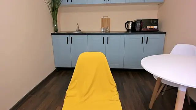 Snapshot of CallMeMargo chatting on 11/08/25, 12:20 CallMeMargo online show from 11/08/25, 12:20