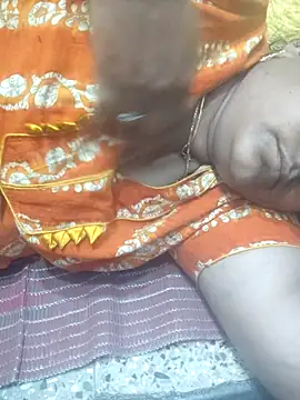 navyasree143 online show from 12/14/25, 04:34