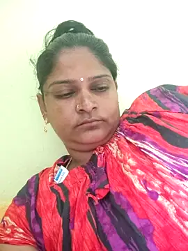 navyasree143 online show from 11/18/25, 03:54