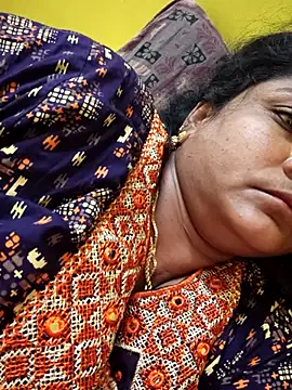 navyasree143 online show from 10/20/25, 10:43