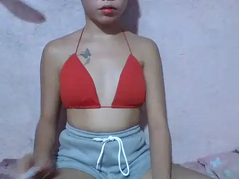 Snapshot of SweetPussie18x chatting on 06/15/26, 01:33 SweetPussie18x online show from 06/15/26, 01:33