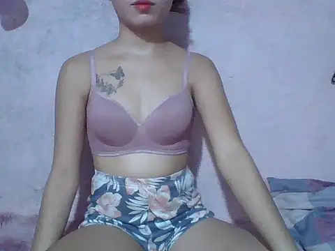 Snapshot of SweetPussie18x chatting on 07/07/26, 06:47 SweetPussie18x online show from 07/07/26, 06:47