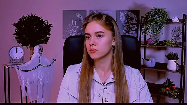 JuneWoods online show from 10/22/25, 06:35