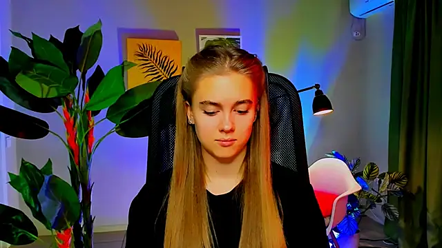 JuneWoods online show from 12/04/25, 06:23